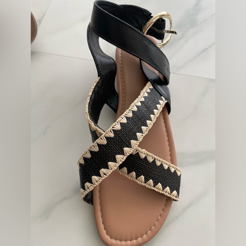 Old Navy women’s black sandals size 10